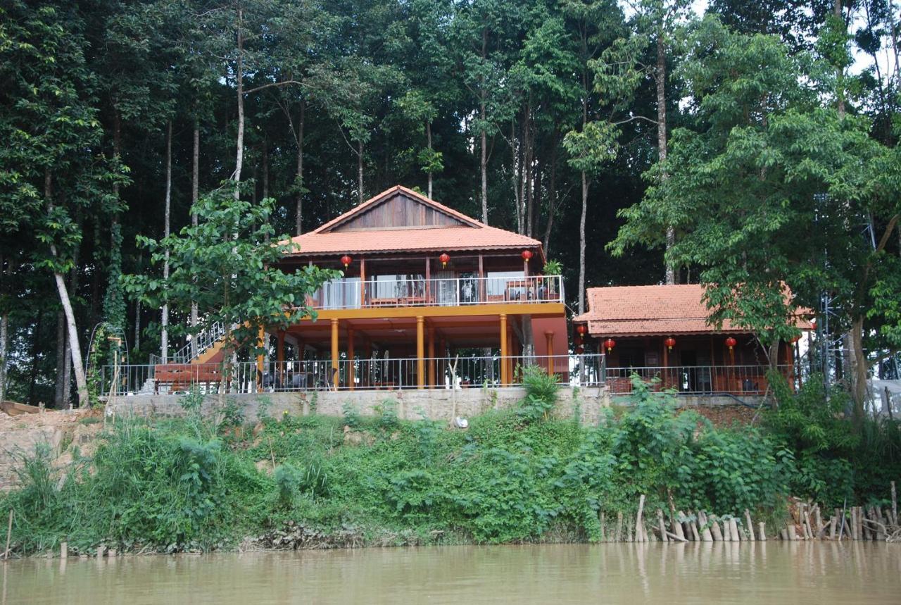 Cat Tien Riverside Екстериор снимка